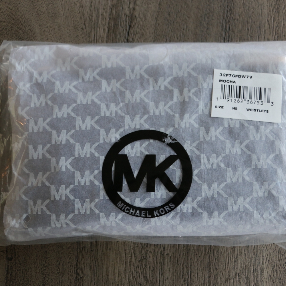 Michael Kors Signature Jet Set Large Wristlet